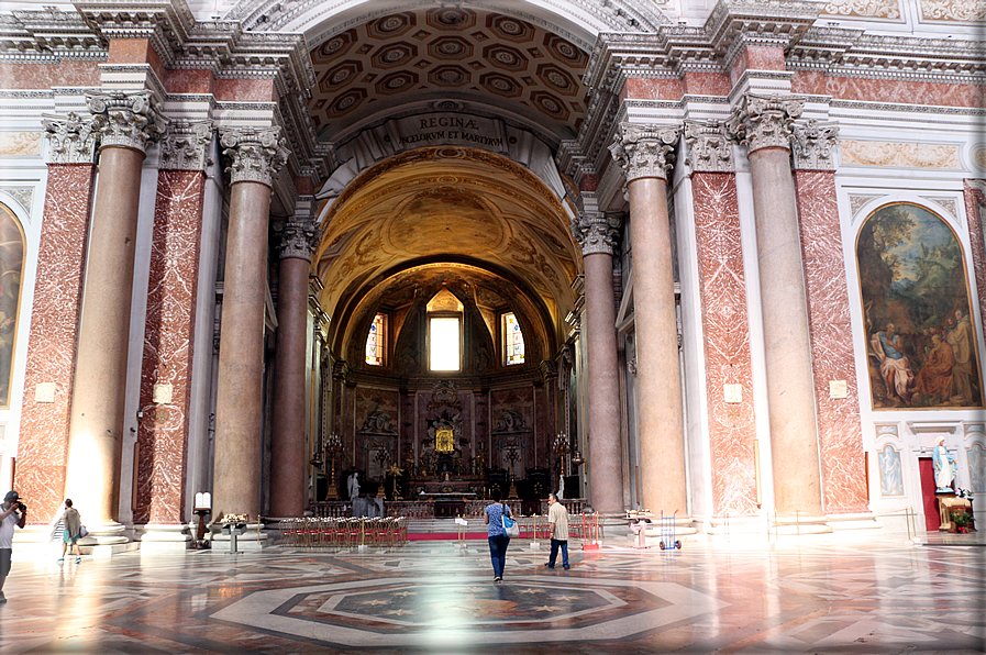 foto Basilica di Santa Maria degli Angeli